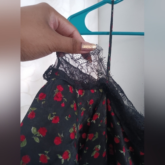 Floral Black Dress With Rose Detail And Lace Trim. - Picture 2 of 8